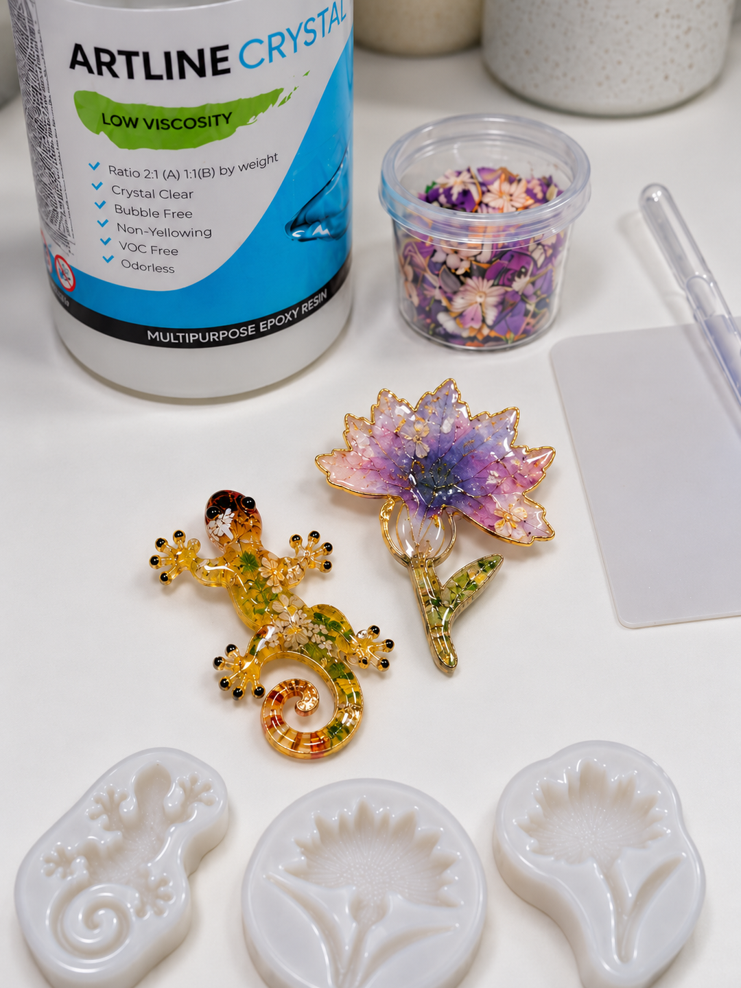 Resin jewelry for beginners: handmade epoxy resin brooches made with Artline Premium silicone molds