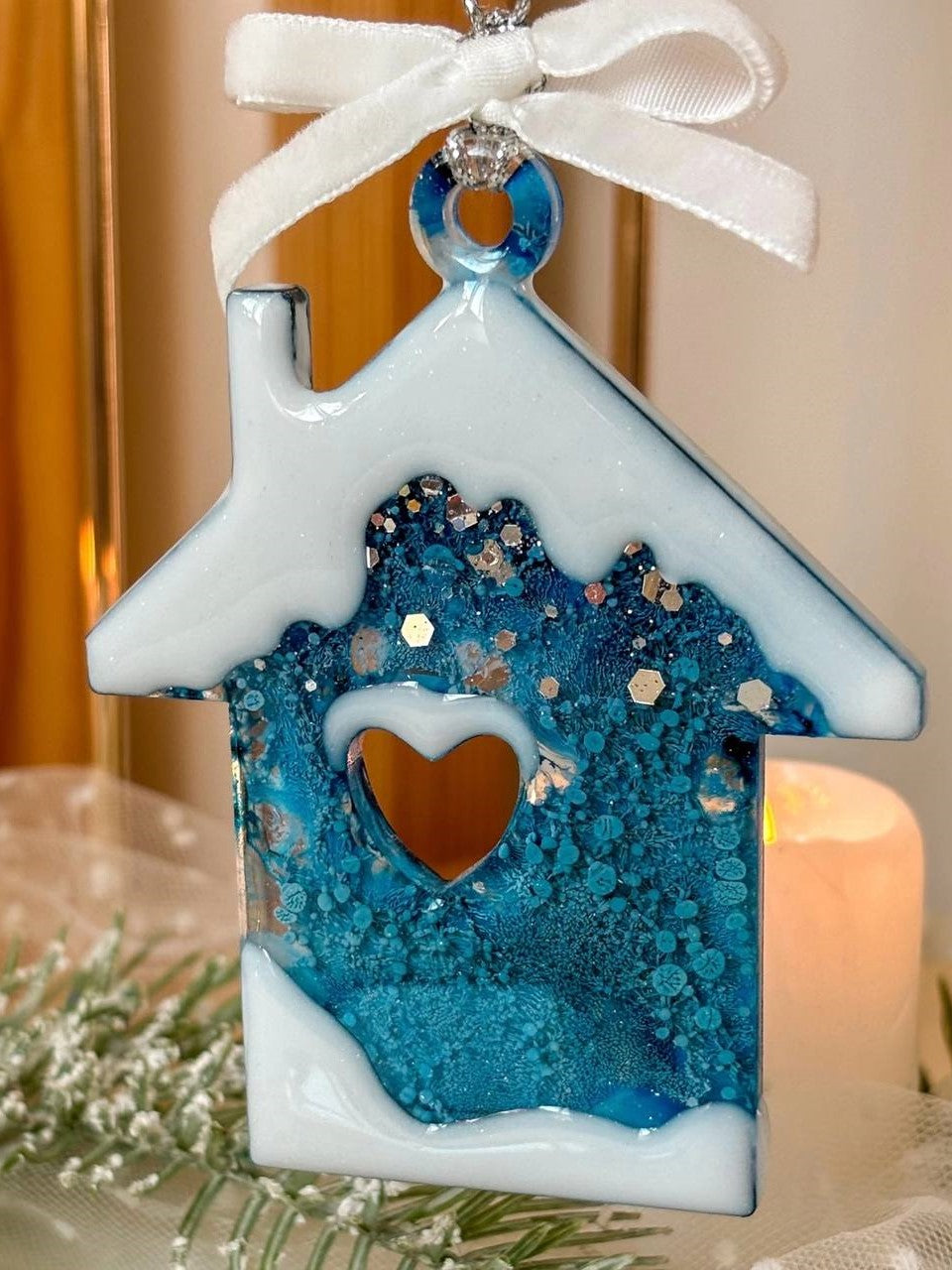 Crafting Christmas Ornaments: Techniques and Epoxy Resins to Use🎄✨