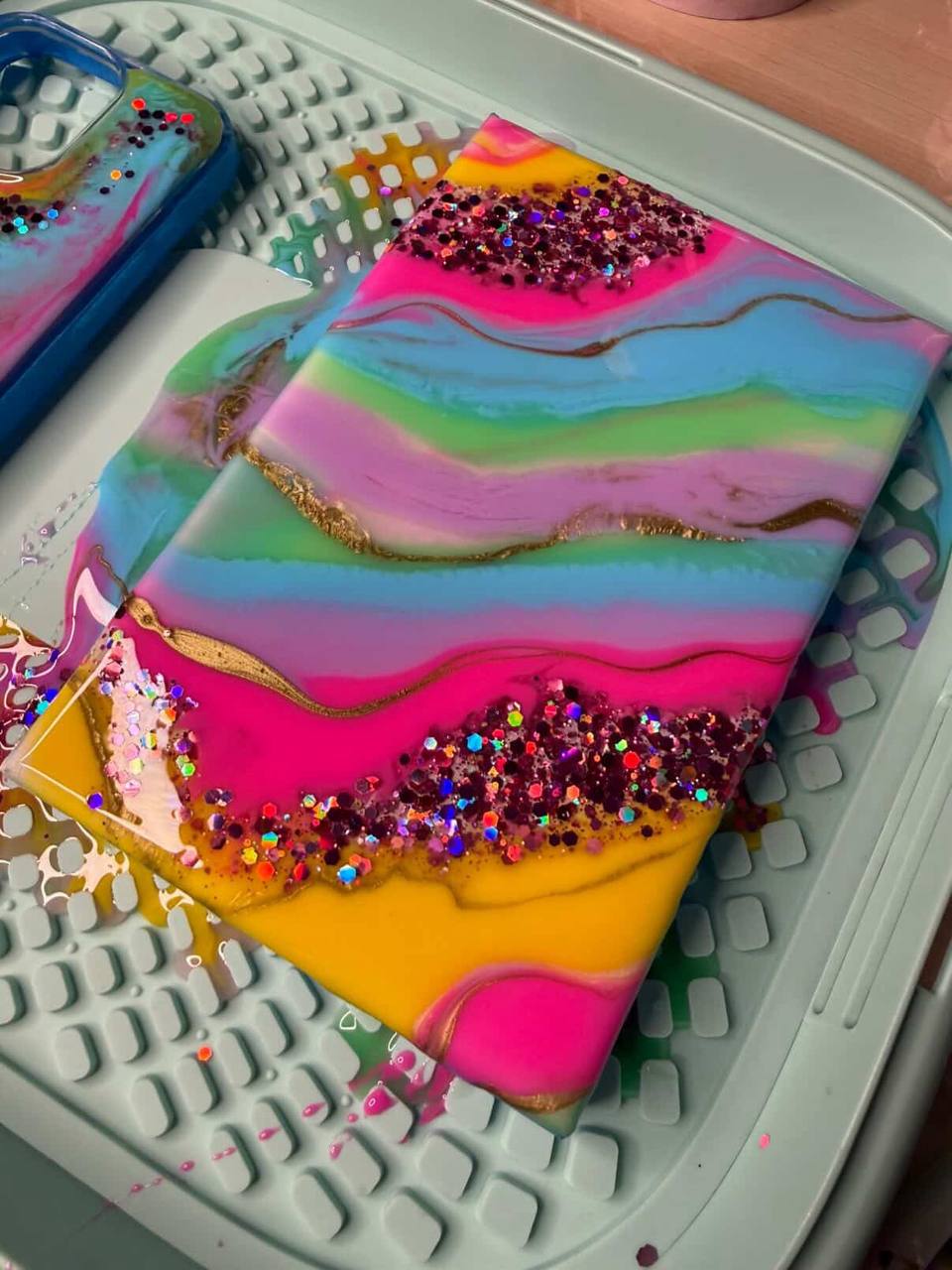 Why Is My Epoxy Resin Still Sticky?  Common Causes and How to Fix Uncured Resin