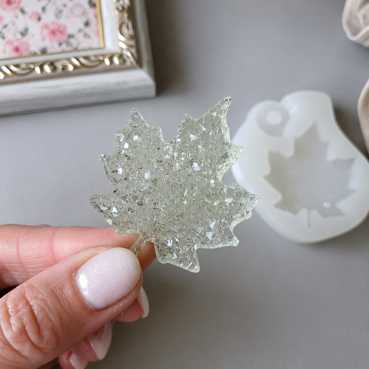 Crystal Leaf Brooch Silicone Mold, 4.5x4x0.5 cm