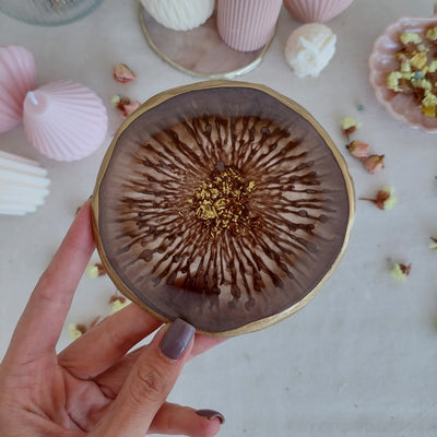 Pigment Paste Cocoa in resin art project with gold accents on a decorative surface.