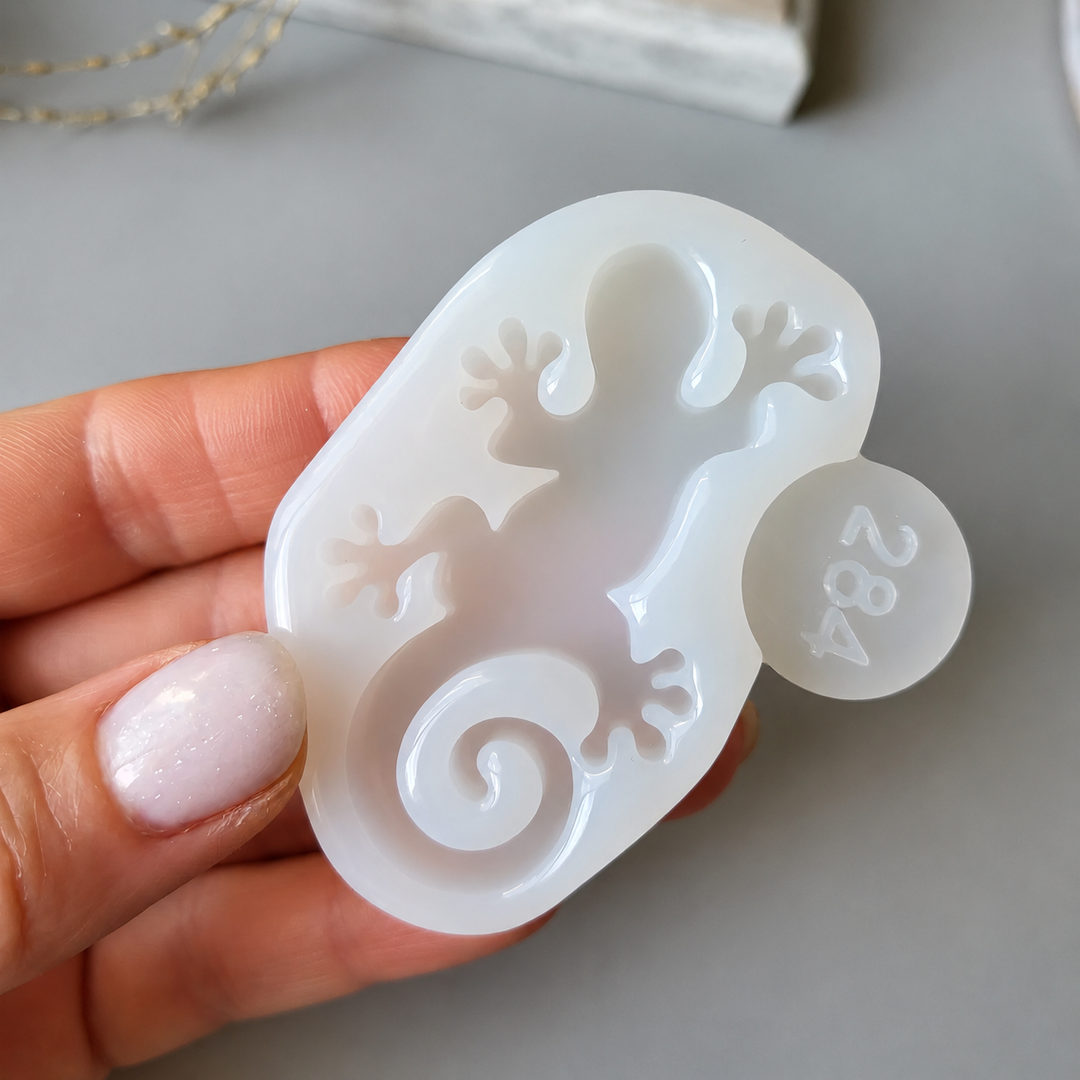Glossy Lizard Brooch Silicone Mold, 5.5x3.8x0.7 cm