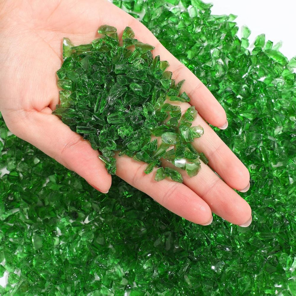 Green glass chips for craft, 50g, 3-7mm size, ideal for resin and mosaic art.