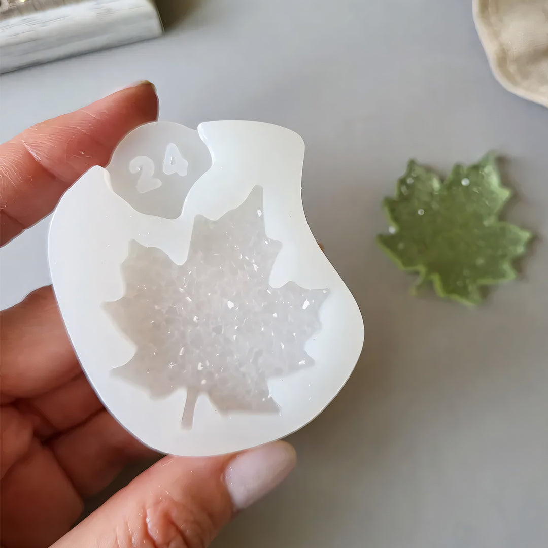 Crystal Leaf Brooch Silicone Mold, 4.5x4x0.5 cm