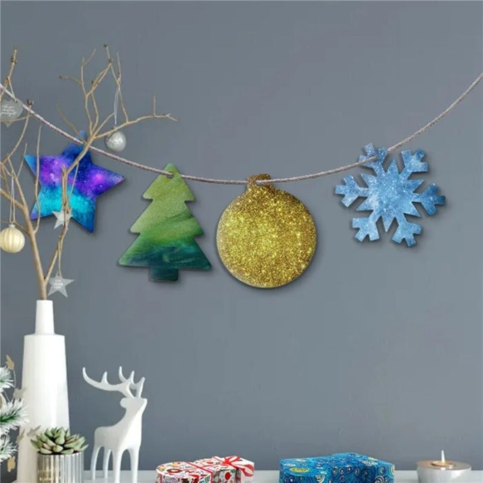 Molde de silicona para adornos navideños, diseños de estrella, árbol, bola, copo de nieve colgando en la pared.