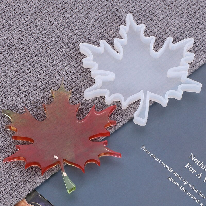 ¿Apasionado por el otoño y las hojas de arce? Entonces esta Maple Leaf es para ti. 
Puedes agregar tintes, brillantinas, pigmentos y escamas doradas para crear tu propio estilo.
Fácil de uMolde de Silicona - Hoja de Arce - Resina Epóxica Artline
