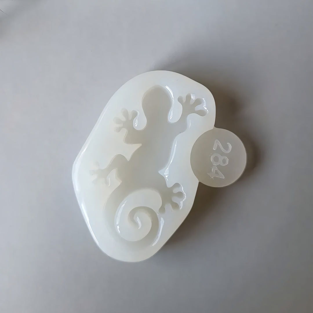 Glossy Lizard Brooch Silicone Mold, 5.5x3.8x0.7 cm