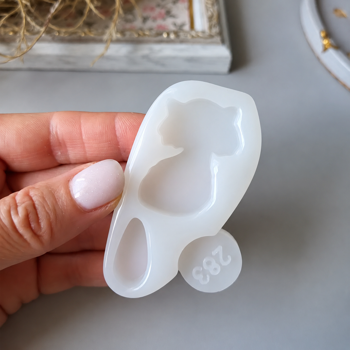 Glossy Kitten Brooch Silicone Mold, 5.5x2.5x0.7 cm
