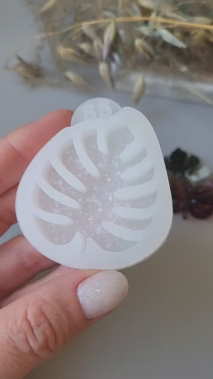 Crystal Monstera Leaf Brooch Silicone Mold, 5.5x4x0.5 cm