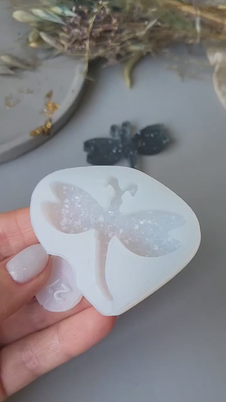 Glossy Dragonfly Brooch Silicone Mold, 4.5x5.3x0.7 cm