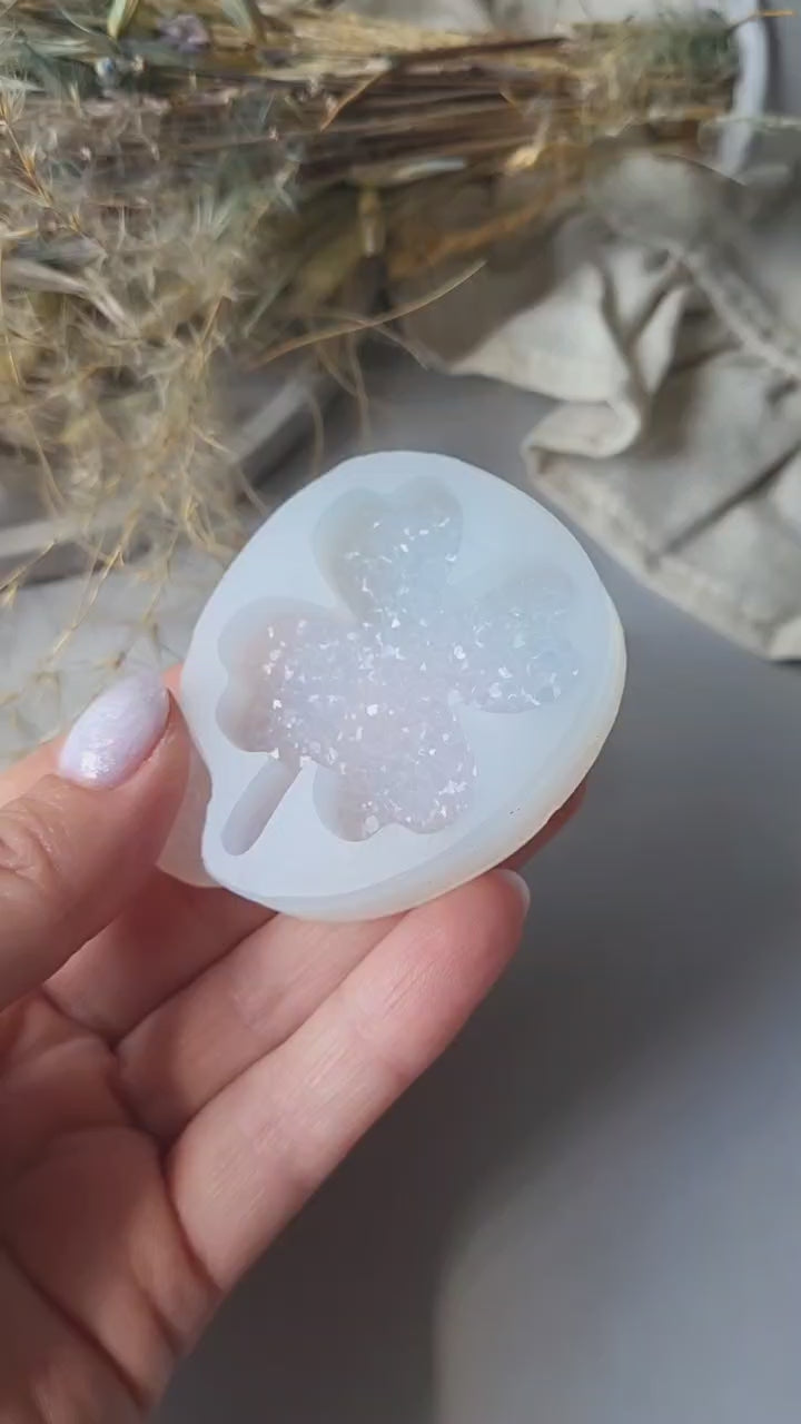 Crystal Four-Leaf Clover Brooch Silicone Mold, 5x4.2x0.5 cm