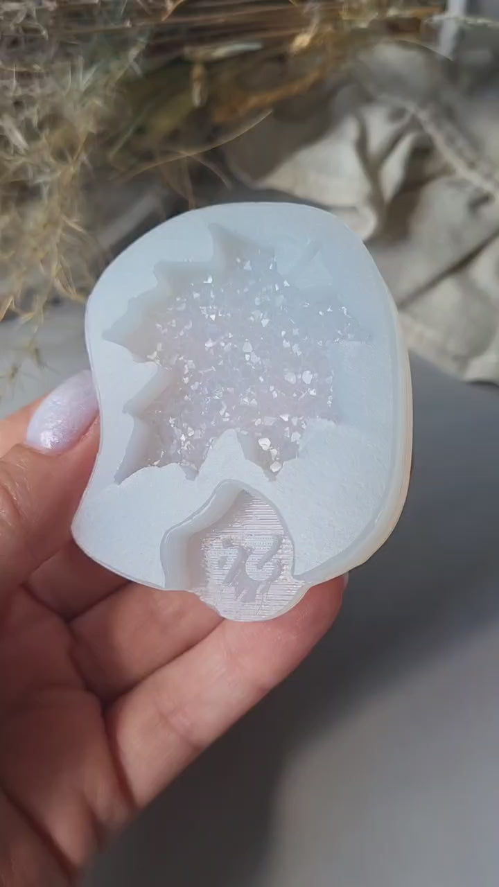Crystal Leaf Brooch Silicone Mold, 4.5x4x0.5 cm