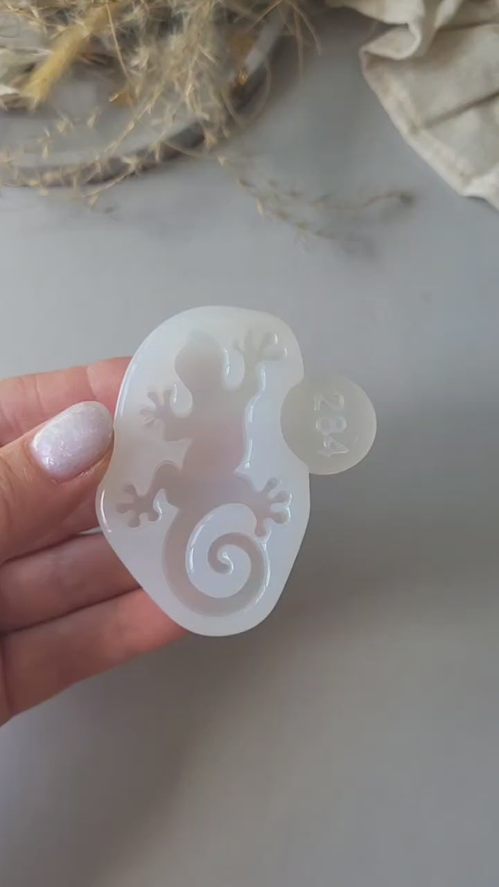 Glossy Lizard Brooch Silicone Mold, 5.5x3.8x0.7 cm