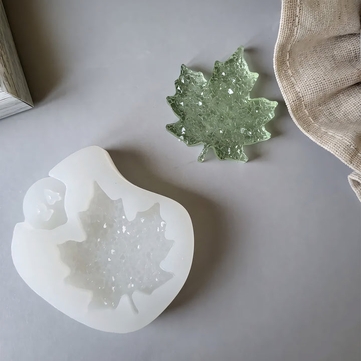 Crystal Leaf Brooch Silicone Mold, 4.5x4x0.5 cm